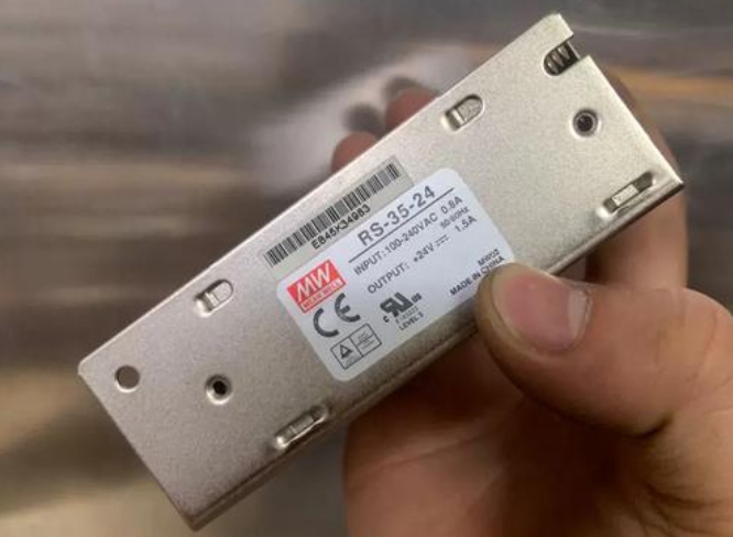 智能高效明緯WDR導軌電源引領行業變革