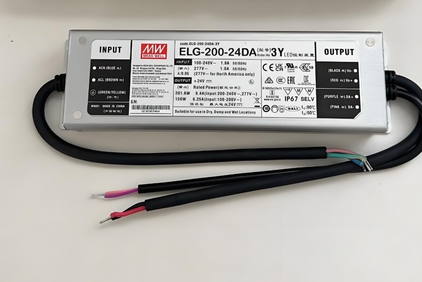 明緯固定式機殼型充電電源為設備持續充電護航